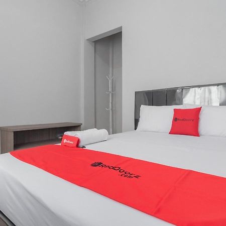 Hotel Reddoorz Syariah Near Wisata Situ Gunung Sukabumi à Kadudampit Extérieur photo