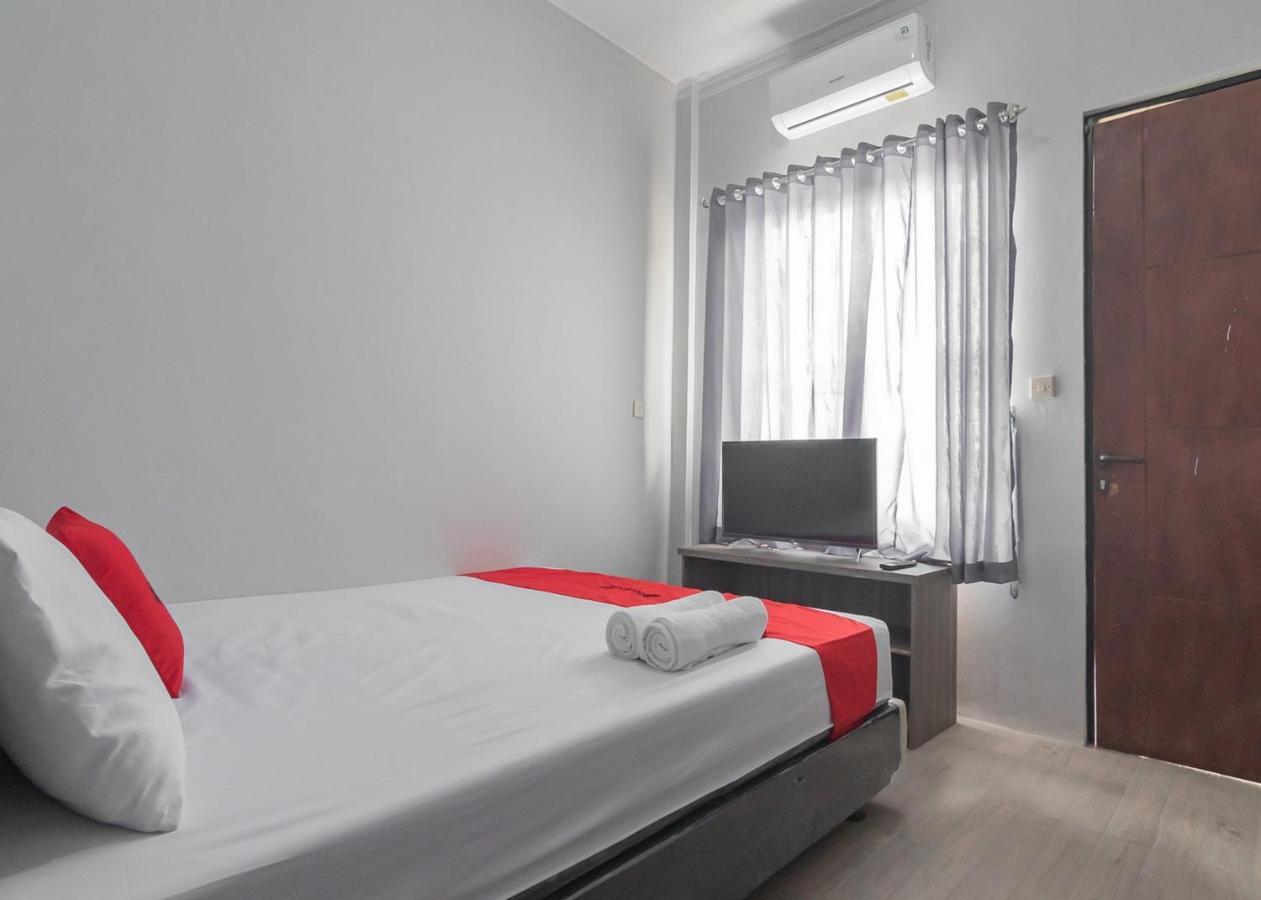 Hotel Reddoorz Syariah Near Wisata Situ Gunung Sukabumi à Kadudampit Extérieur photo