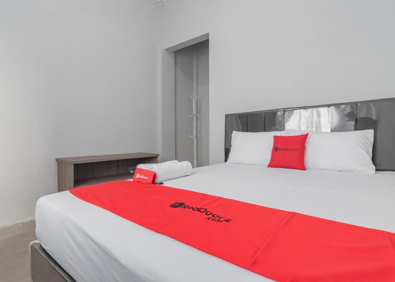 Hotel Reddoorz Syariah Near Wisata Situ Gunung Sukabumi à Kadudampit Extérieur photo